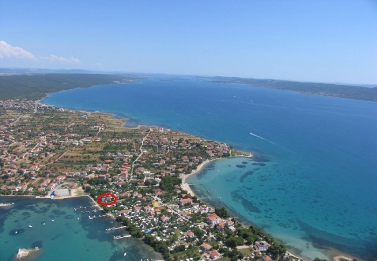 Appartement à Sukošan - Appartement dans Sukošan avec vue mer, terrasse, Climatisation, Machine à laver (151-2)