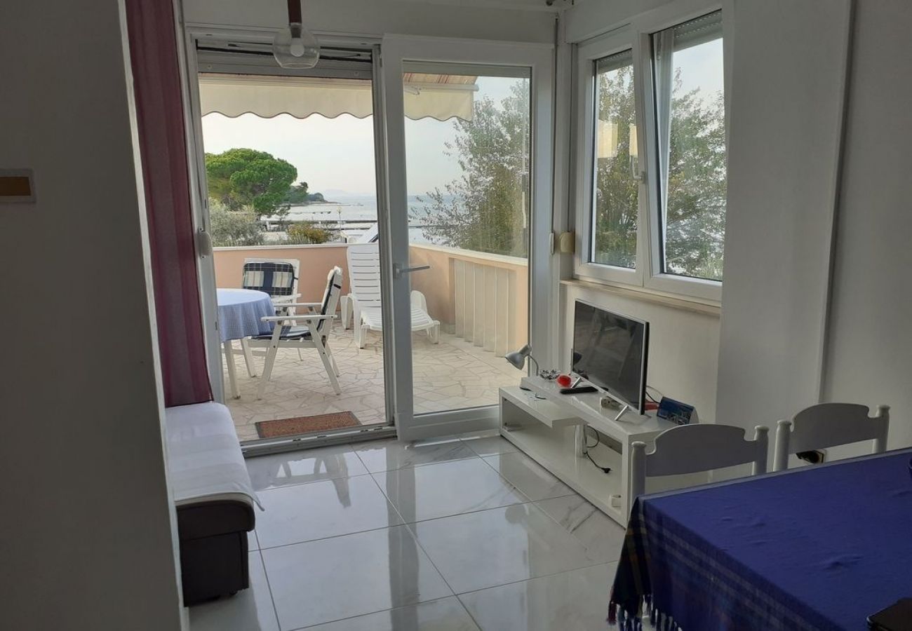 Appartement à Sukošan - Appartement dans Sukošan avec vue mer, terrasse, Climatisation, Machine à laver (151-2)