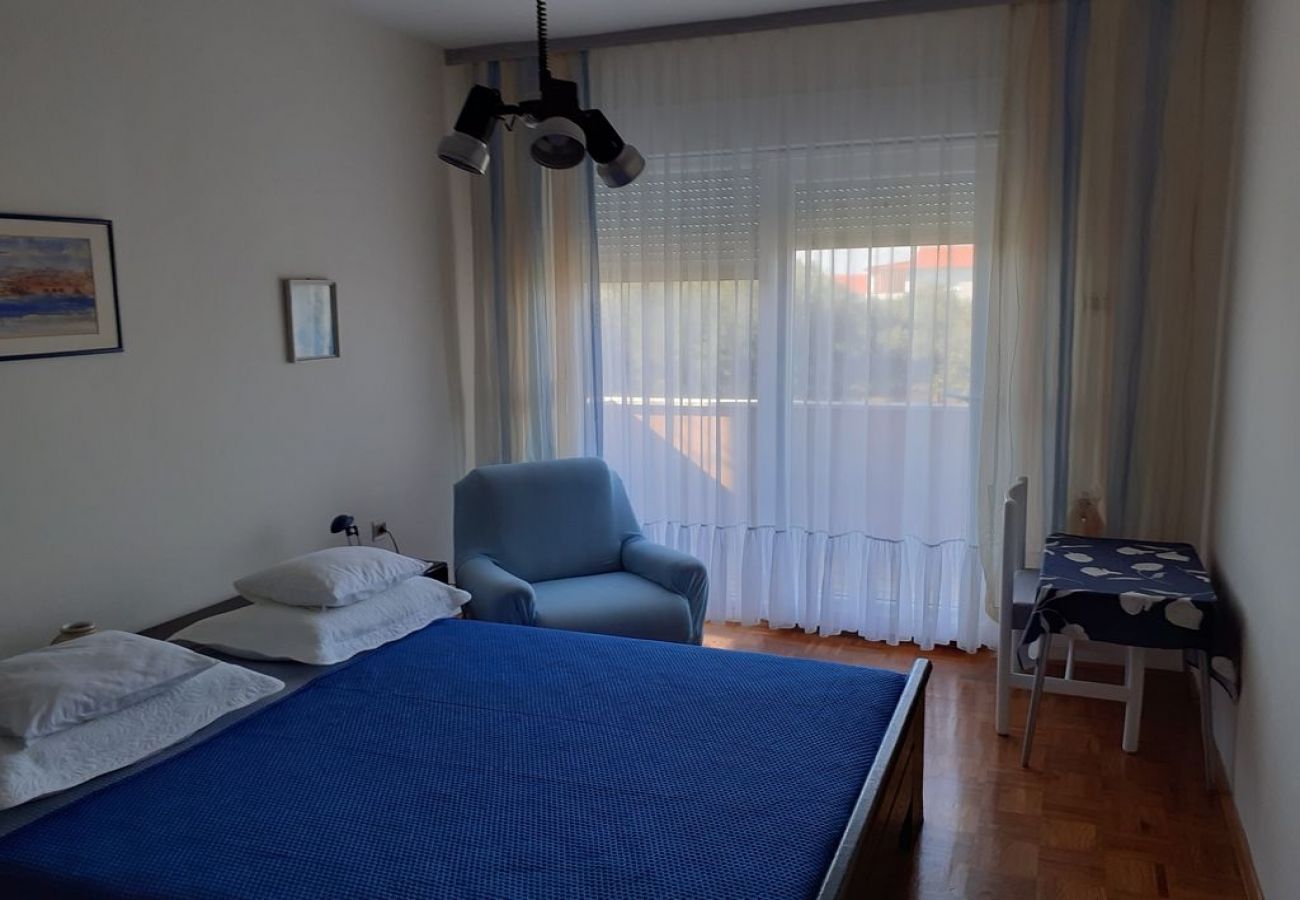 Appartement à Sukošan - Appartement dans Sukošan avec vue mer, terrasse, Climatisation, Machine à laver (151-2)