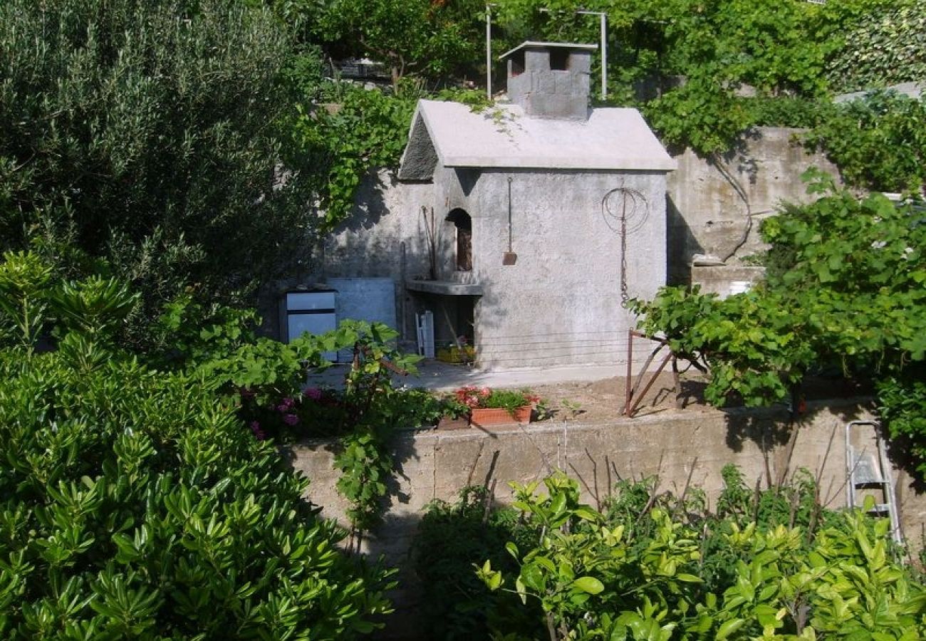 Appartement à Omiš - Appartement dans Omiš avec vue mer, Balcon, Climatisation, WIFI (161-1)