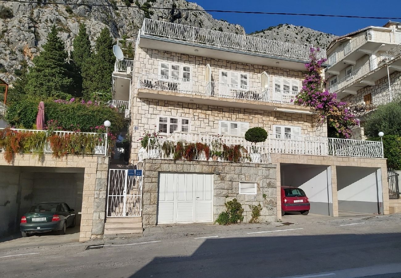 Appartement à Omiš - Appartement dans Omiš avec vue mer, Balcon, Climatisation, WIFI (161-1)