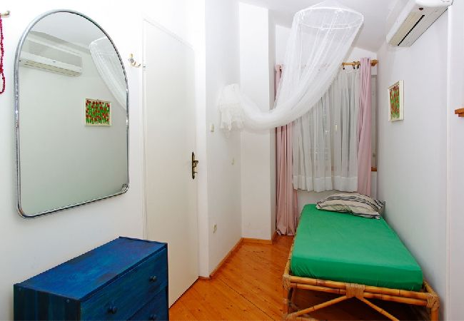 Maison à Vela Luka - Maison de vacances dans Tri Porte (Potirna) avec vue mer, terrasse, Climatisation, WIFI (166-1) Maison à Vela Luka - Maison de vacances dans Tri Porte (Potirna) avec vue mer, terrasse, Climatisation, WIFI (166-1)