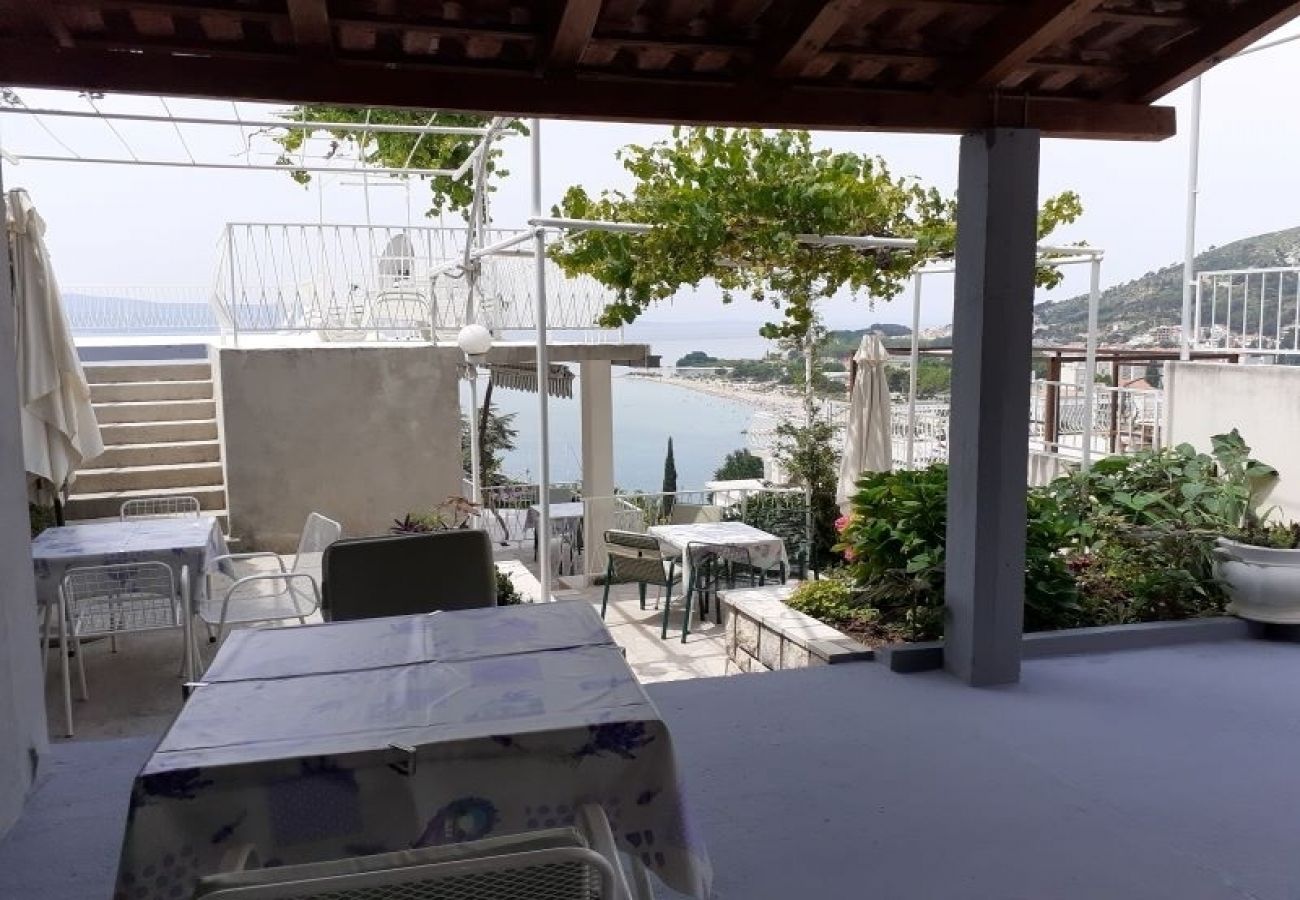 Appartement à Omiš - Appartement dans Omiš avec vue mer, terrasse, WIFI (161-2)