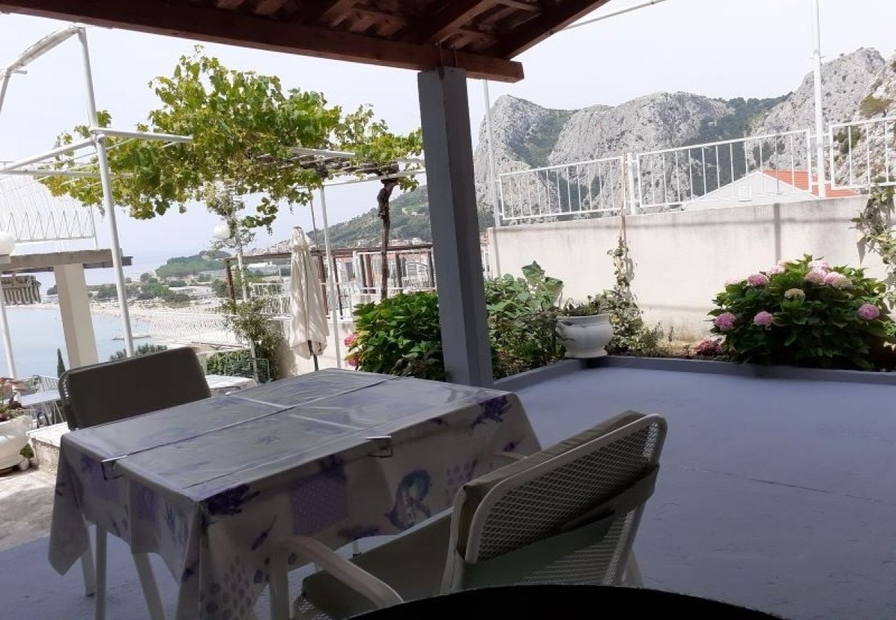 Appartement à Omiš - Appartement dans Omiš avec vue mer, terrasse, WIFI (161-2)