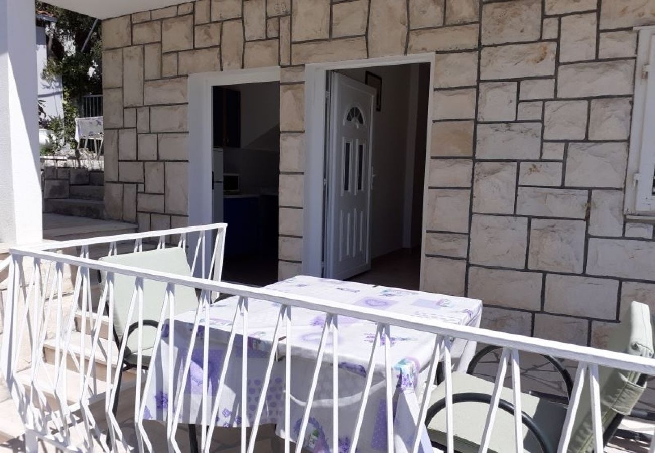 Appartement à Omiš - Appartement dans Omiš avec vue mer, Balcon, Climatisation, WIFI (161-3)