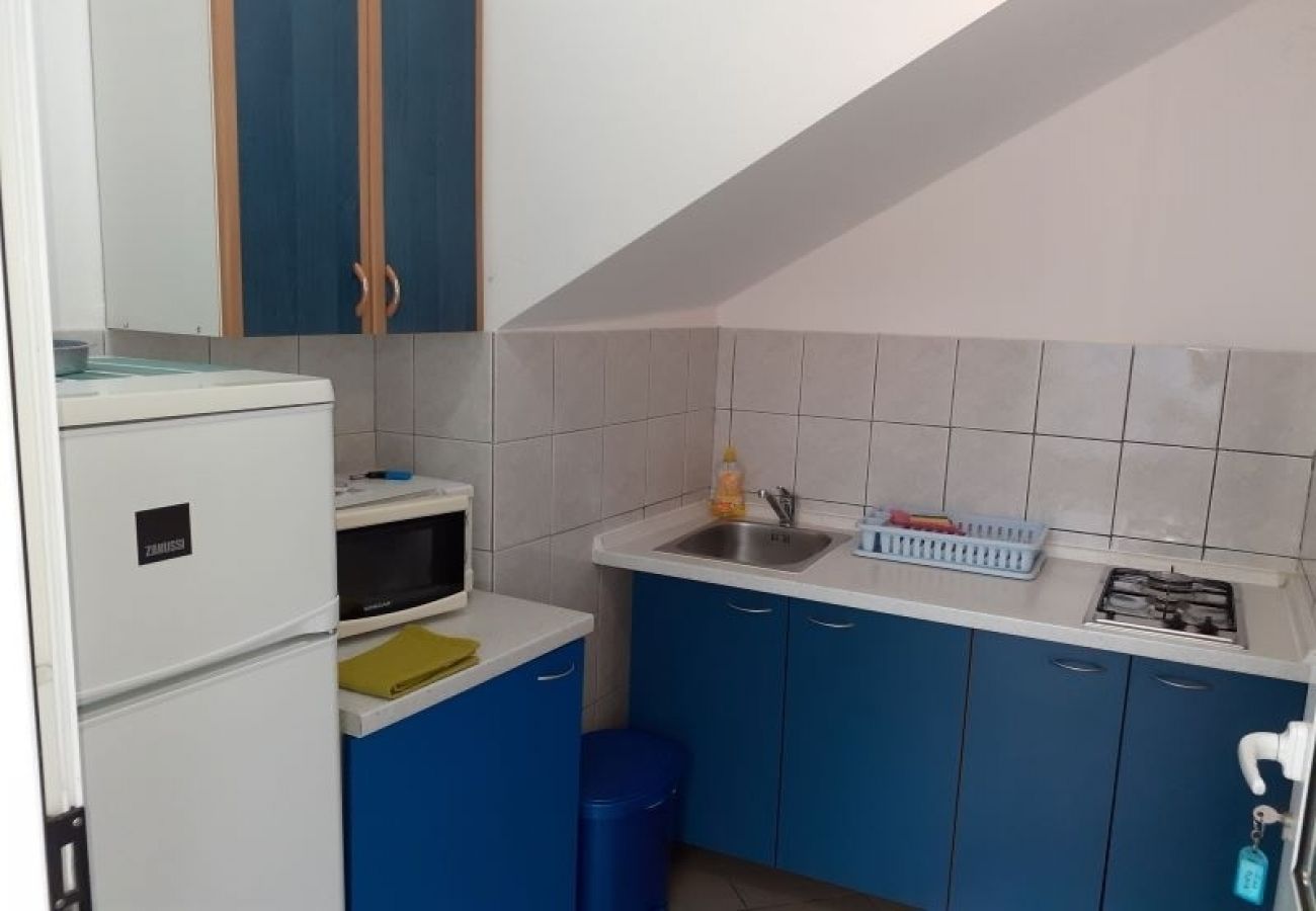 Appartement à Omiš - Appartement dans Omiš avec vue mer, Balcon, Climatisation, WIFI (161-3)