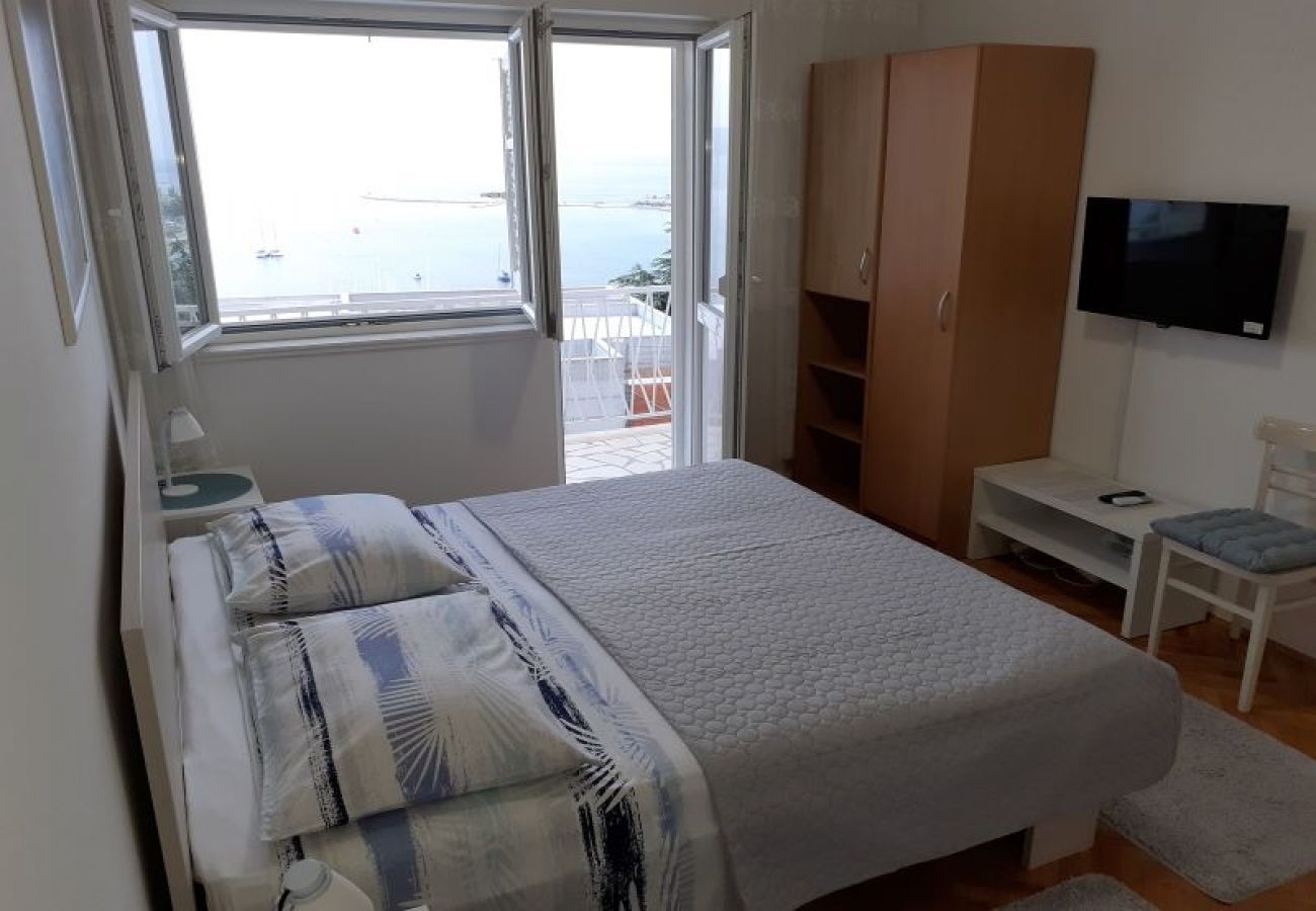 Appartement à Omiš - Appartement dans Omiš avec vue mer, Balcon, Climatisation, WIFI (161-3)