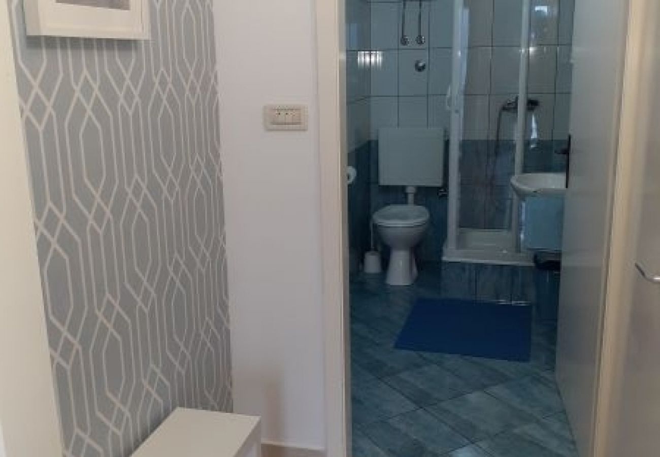 Appartement à Omiš - Appartement dans Omiš avec vue mer, Balcon, Climatisation, WIFI (161-3)