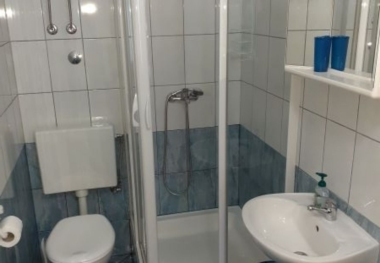 Appartement à Omiš - Appartement dans Omiš avec vue mer, Balcon, Climatisation, WIFI (161-3)