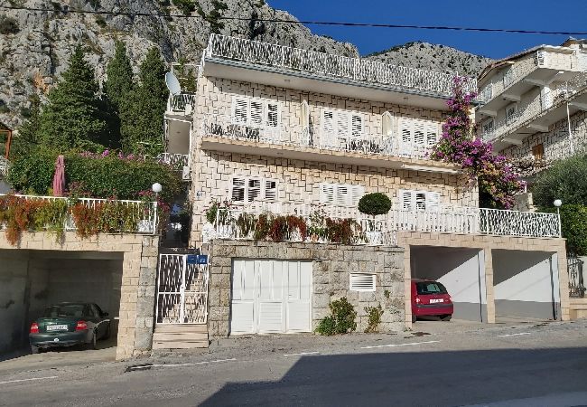 Appartement à Omiš - Appartement dans Omiš avec vue mer, Balcon, Climatisation, WIFI (161-4) Appartement à Omiš - Appartement dans Omiš avec vue mer, Balcon, Climatisation, WIFI (161-4)