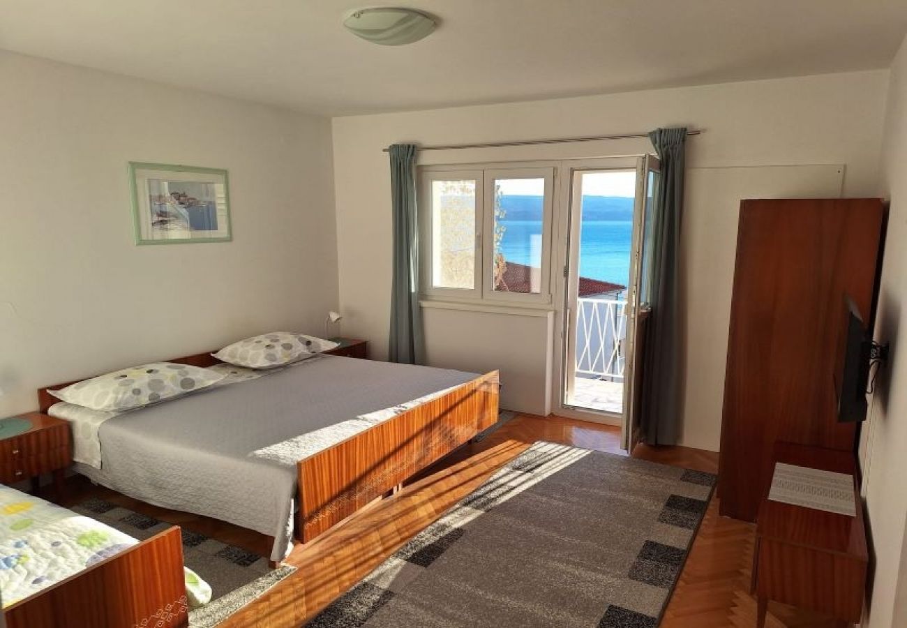 Appartement à Omiš - Appartement dans Omiš avec vue mer, Balcon, Climatisation, WIFI (161-4)