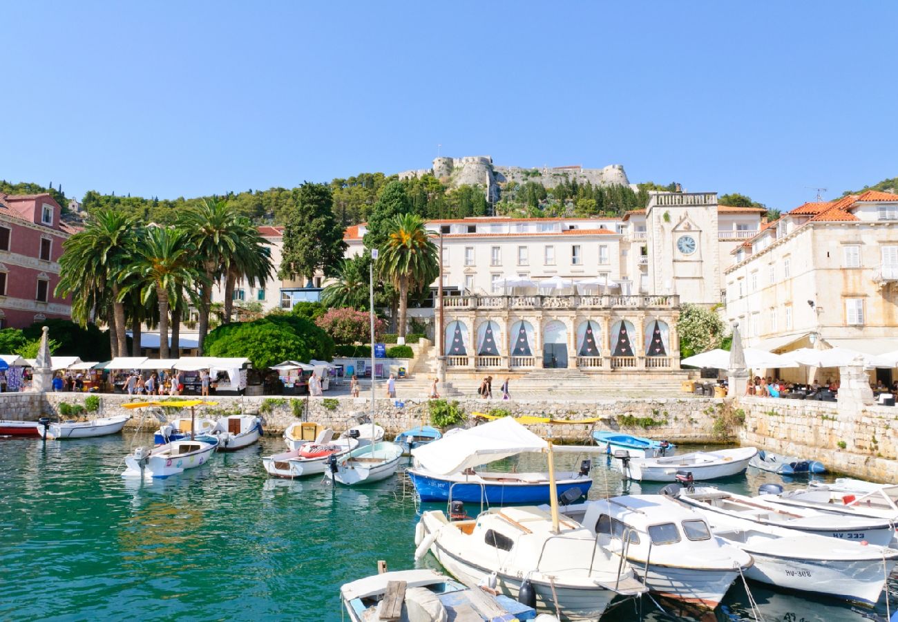 Appartement à Hvar - Appartement dans Hvar avec vue mer, loggia, Climatisation, WIFI (199-3)