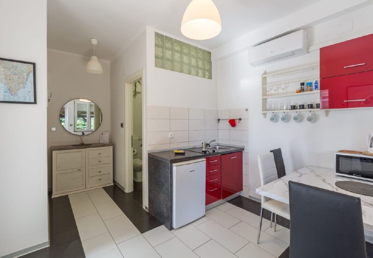 Appartement à Umag - Appartement dans Umag avec terrasse, Climatisation, WIFI, Machine à laver (244-3)