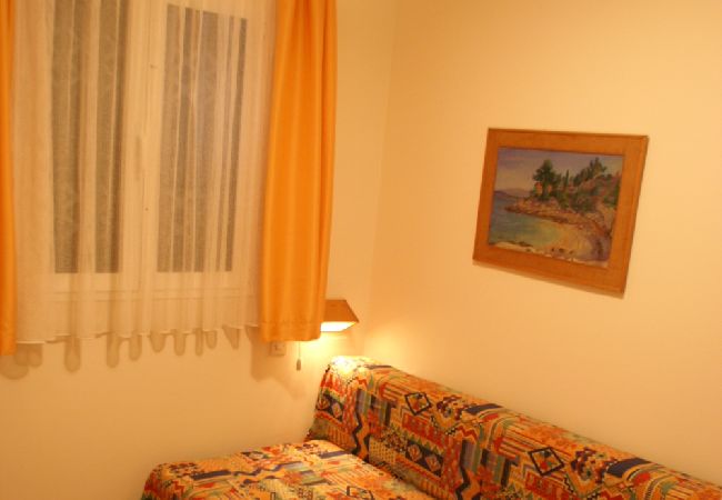 Appartement à Hvar - Appartement dans Hvar avec Balcon, Climatisation, WIFI, Machine à laver (221-2) Appartement à Hvar - Appartement dans Hvar avec Balcon, Climatisation, WIFI, Machine à laver (221-2)