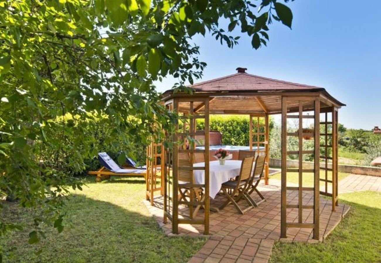 Maison à Buje - Maison de vacances dans Buje avec Balcon, Climatisation, WIFI, Machine à laver (567-1)