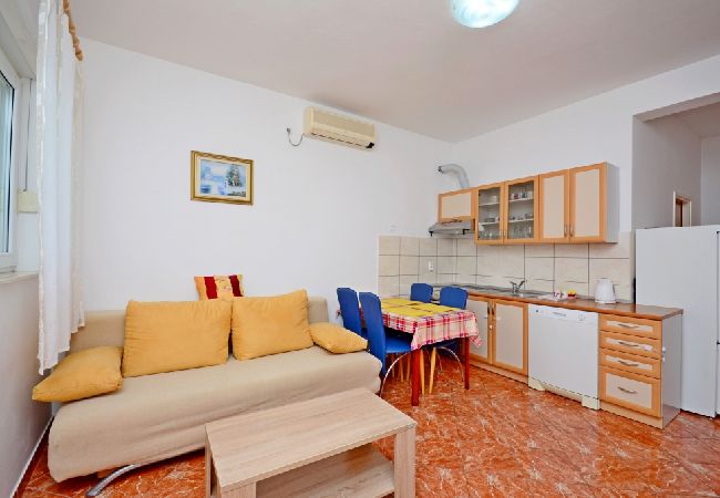 Appartement à Kaštel Sucurac - Appartement dans Kaštel Sućurac avec vue mer, Balcon, Climatisation, WIFI (570-1) Appartement à Kaštel Sucurac - Appartement dans Kaštel Sućurac avec vue mer, Balcon, Climatisation, WIFI (570-1)