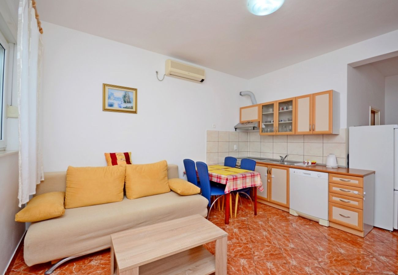 Appartement à Kaštel Sucurac - Appartement dans Kaštel Sućurac avec vue mer, Balcon, Climatisation, WIFI (570-1)