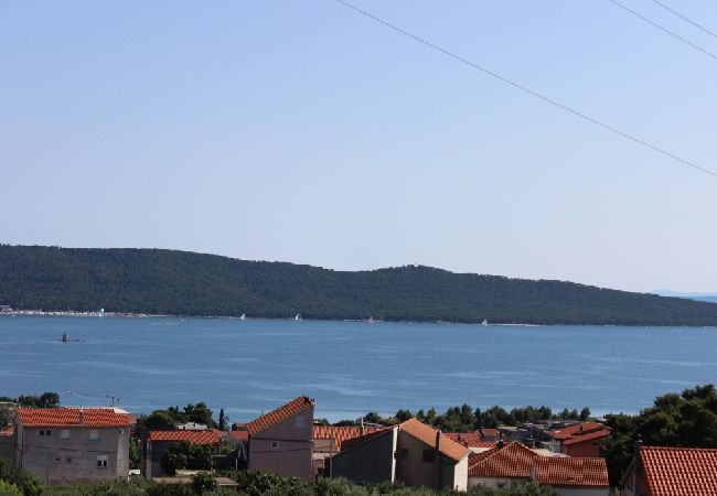 Appartement à Kaštel Sucurac - Appartement dans Kaštel Sućurac avec vue mer, Balcon, Climatisation, WIFI (570-3) Appartement à Kaštel Sucurac - Appartement dans Kaštel Sućurac avec vue mer, Balcon, Climatisation, WIFI (570-3)