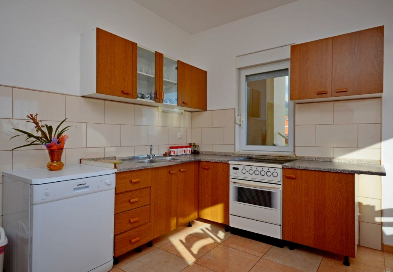 Appartement à Kaštel Sucurac - Appartement dans Kaštel Sućurac avec vue mer, Balcon, Climatisation, WIFI (570-3)