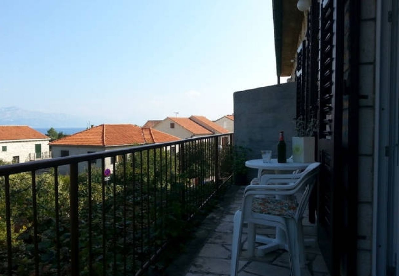 Appartement à Supetar - Appartement dans Supetar avec vue mer, terrasse, Climatisation, WIFI (581-1)