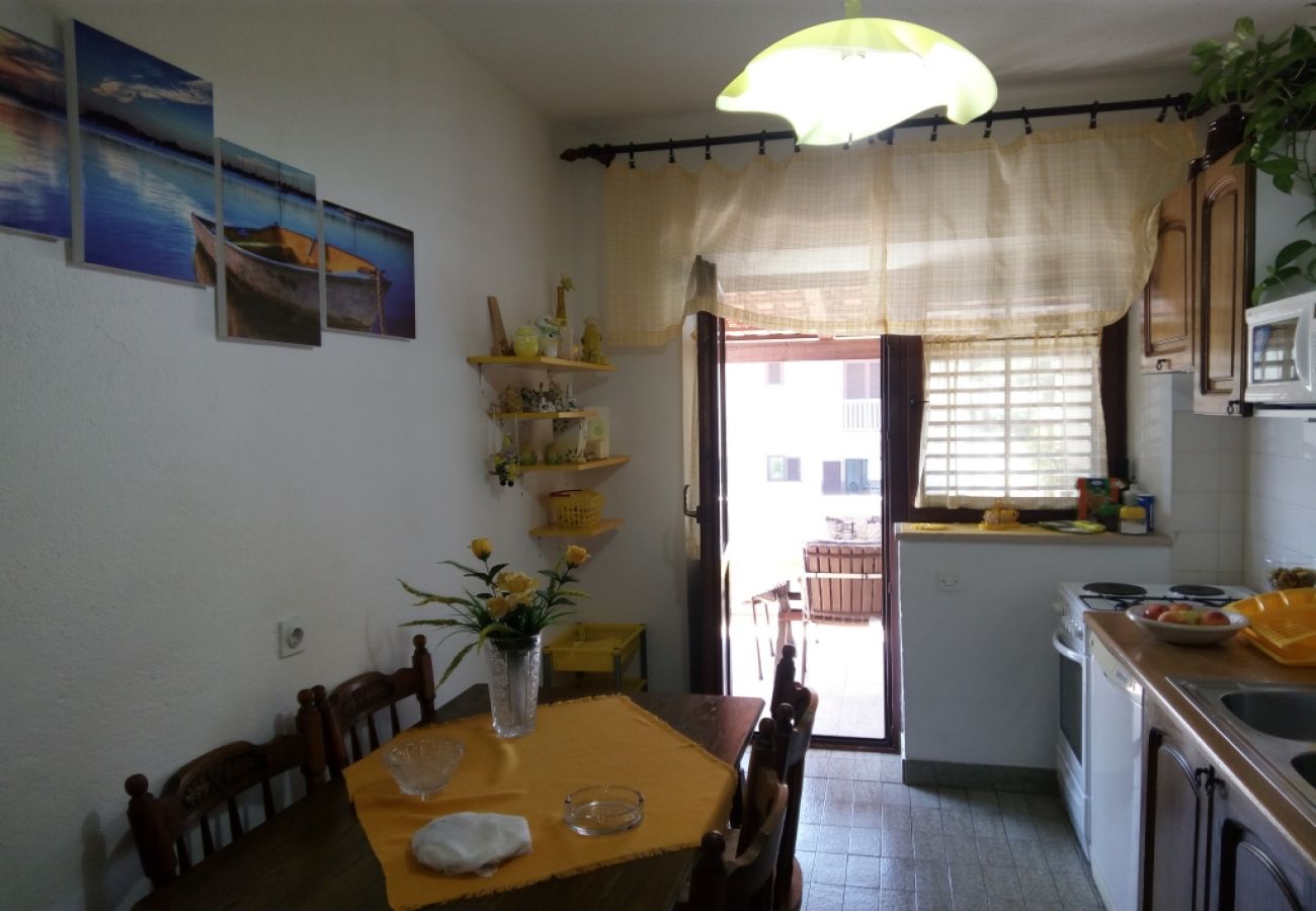 Appartement à Supetar - Appartement dans Supetar avec vue mer, terrasse, Climatisation, WIFI (581-1)