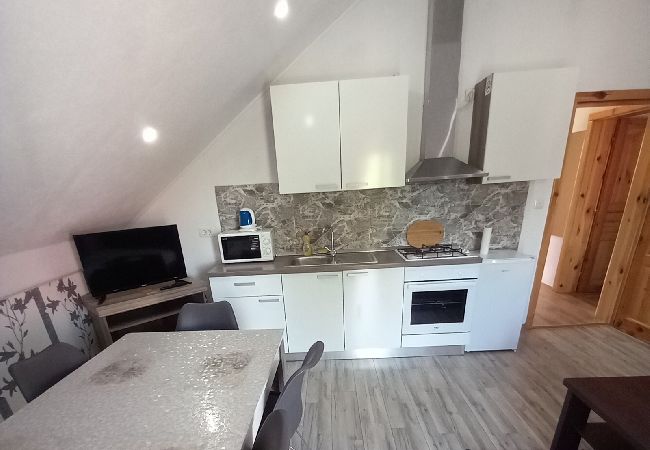 Appartement à Rakovica - Appartement dans Rakovica avec terrasse, Climatisation, WIFI (601-1) Appartement à Rakovica - Appartement dans Rakovica avec terrasse, Climatisation, WIFI (601-1)