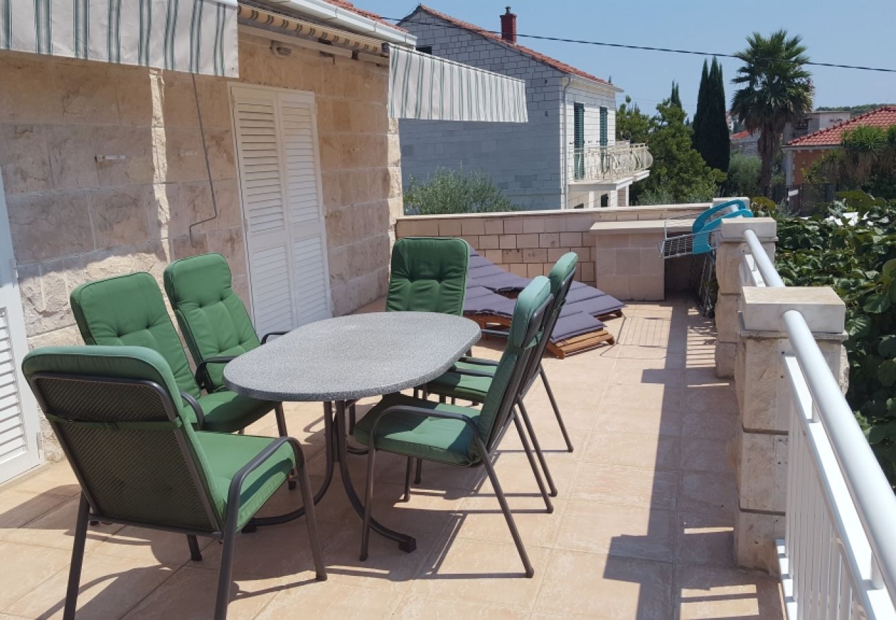 Appartement à Sumartin - Appartement dans Sumartin avec terrasse, Climatisation, Machine à laver, Lave-vaisselle (597-1)