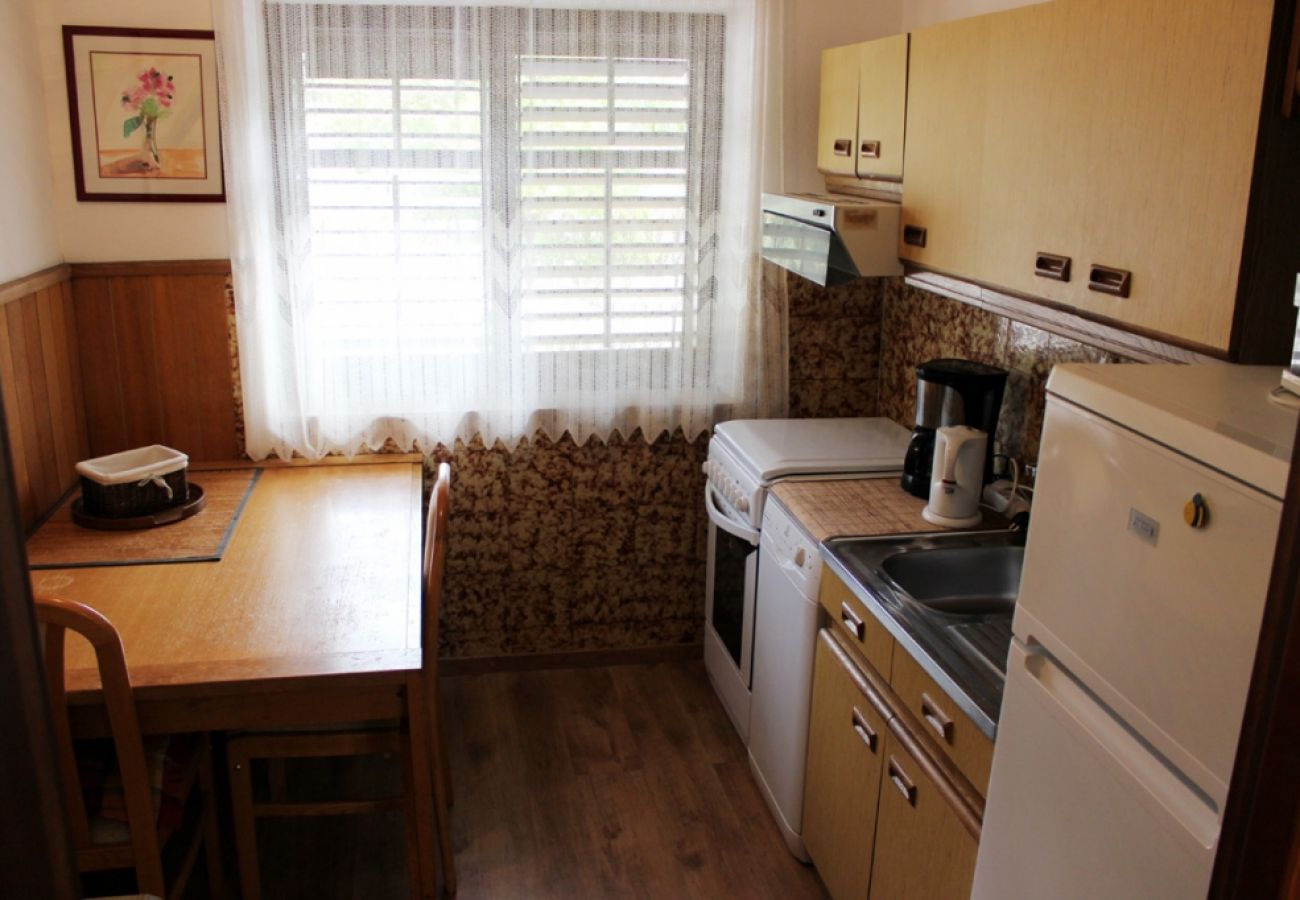 Appartement à Sumartin - Appartement dans Sumartin avec terrasse, Climatisation, Machine à laver, Lave-vaisselle (597-1)