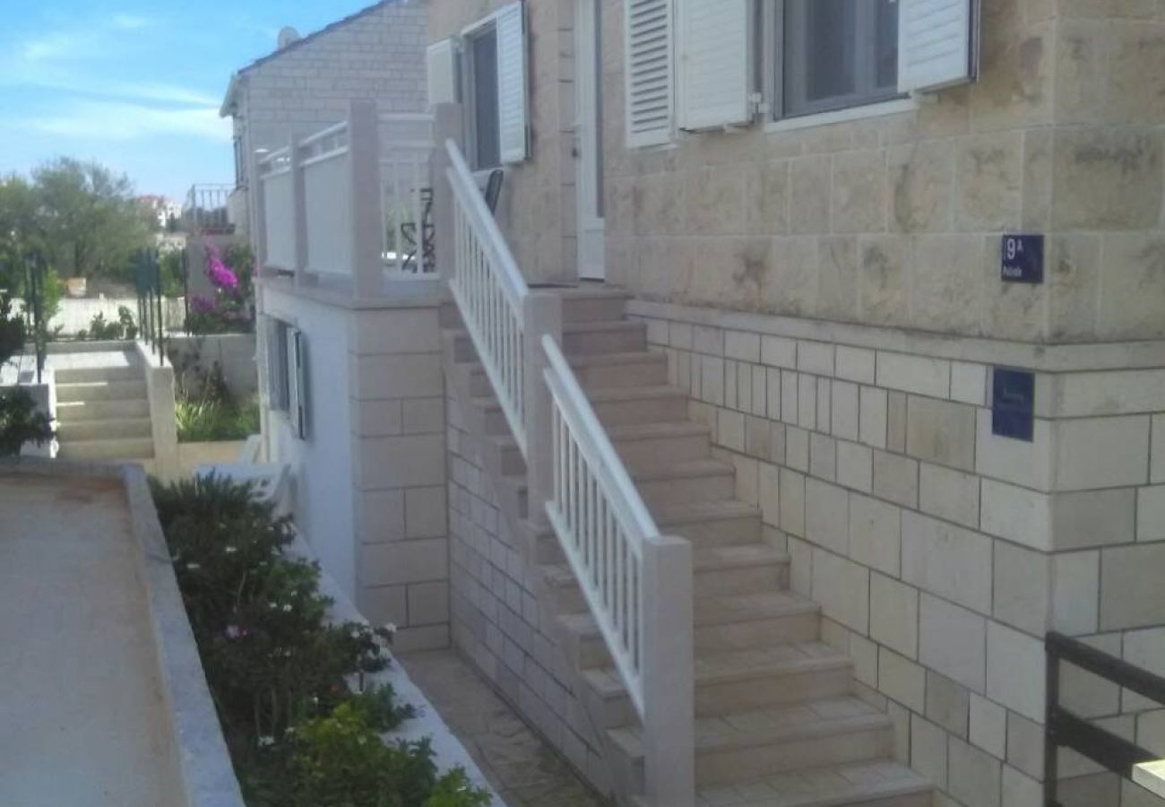 Appartement à Sumartin - Appartement dans Sumartin avec terrasse, Climatisation, Machine à laver, Lave-vaisselle (597-1)