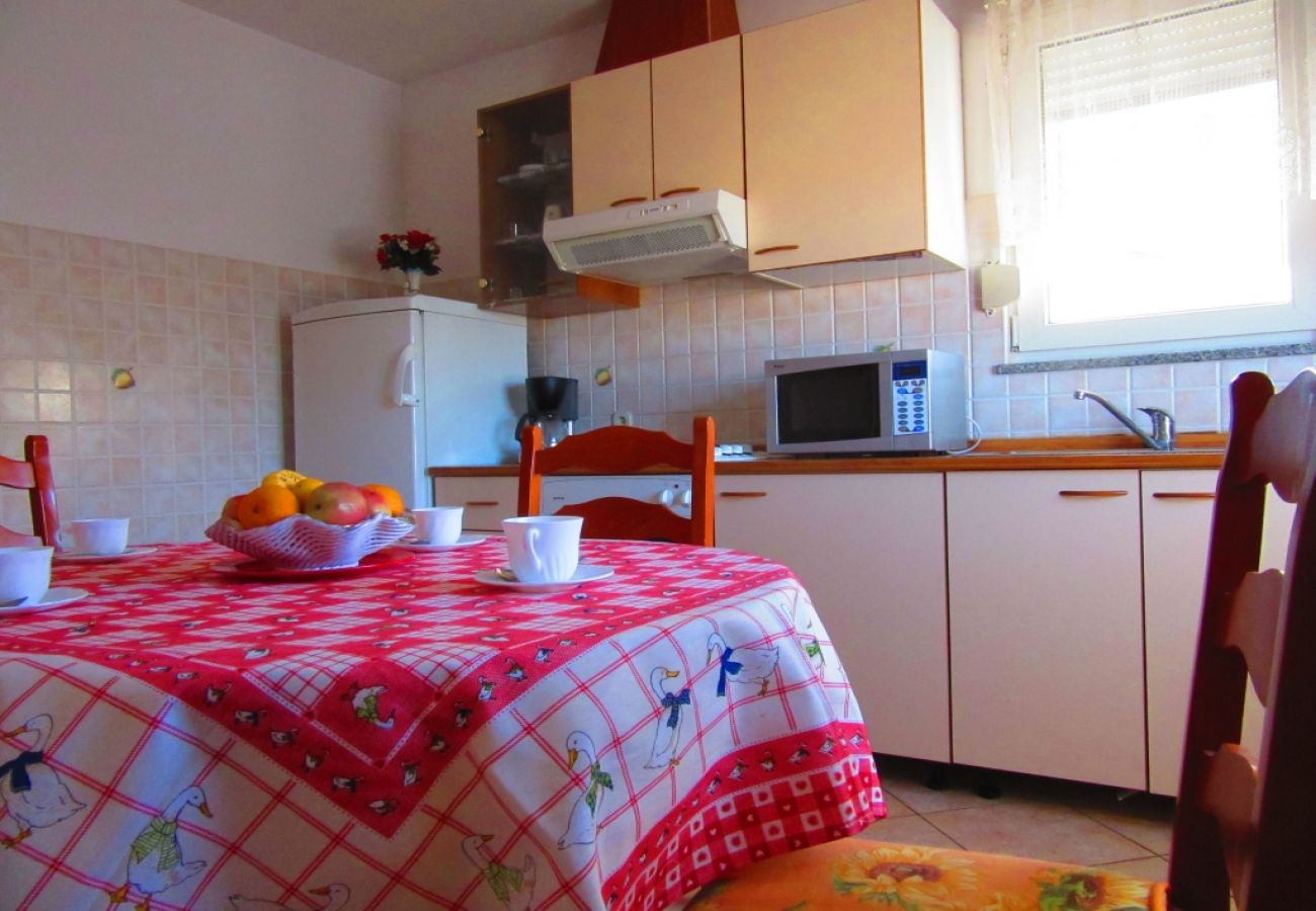 Appartement à Pula - Appartement dans Pula avec terrasse, Climatisation, WIFI, Machine à laver (633-1)