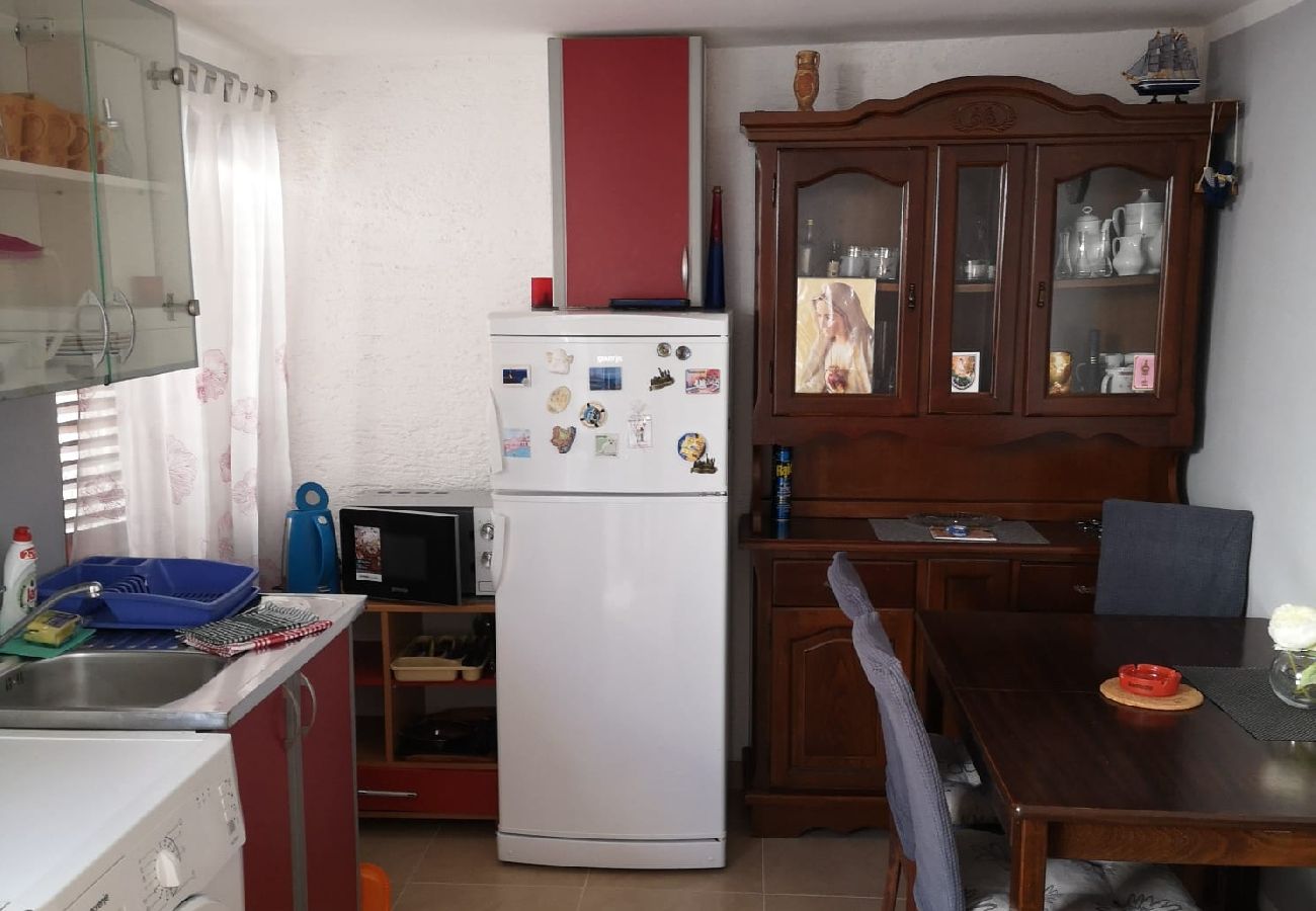 Appartement à Stanici - Ferienwohnung in Stanići mit Meerblick, Balkon, Klimaanlage, W-LAN (634-2)