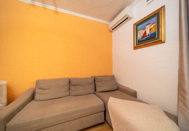 Appartement à Rab - Appartement dans Barbat avec Balcon, Climatisation (660-2) Appartement à Rab - Appartement dans Barbat avec Balcon, Climatisation (660-2)