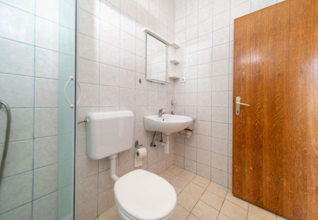 Appartement à Rab - Appartement dans Barbat avec Balcon, Climatisation (660-3) Appartement à Rab - Appartement dans Barbat avec Balcon, Climatisation (660-3)