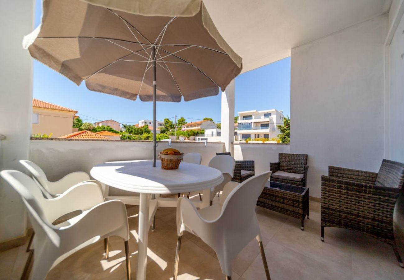 Appartement à Rab - Appartement dans Barbat avec Balcon, Climatisation (660-3) Appartement à Rab - Appartement dans Barbat avec Balcon, Climatisation (660-3)