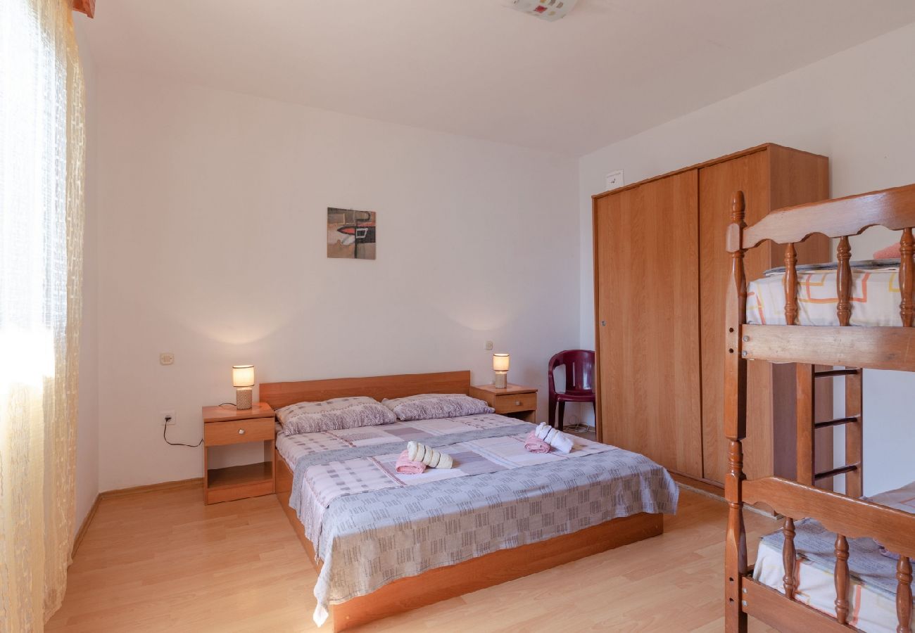 Appartement à Karbuni - Appartement dans Karbuni avec vue mer, Balcon, Climatisation, WIFI (217-1)