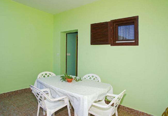 Appartement à Karbuni - Appartement dans Karbuni avec vue mer, terrasse, Climatisation, WIFI (217-3) Appartement à Karbuni - Appartement dans Karbuni avec vue mer, terrasse, Climatisation, WIFI (217-3)