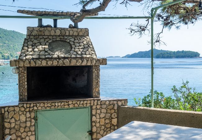 Appartement à Karbuni - Appartement dans Karbuni avec vue mer, terrasse, Climatisation, WIFI (217-3) Appartement à Karbuni - Appartement dans Karbuni avec vue mer, terrasse, Climatisation, WIFI (217-3)