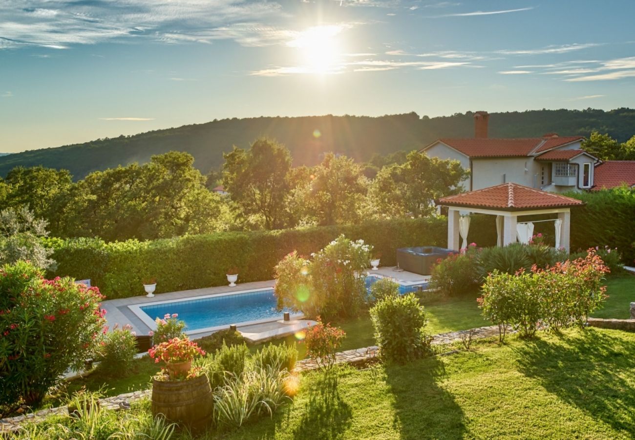 Maison à Ripenda Kras - Maison de vacances dans Ripenda Kras avec loggia, Climatisation, WIFI, Machine à laver (676-1)