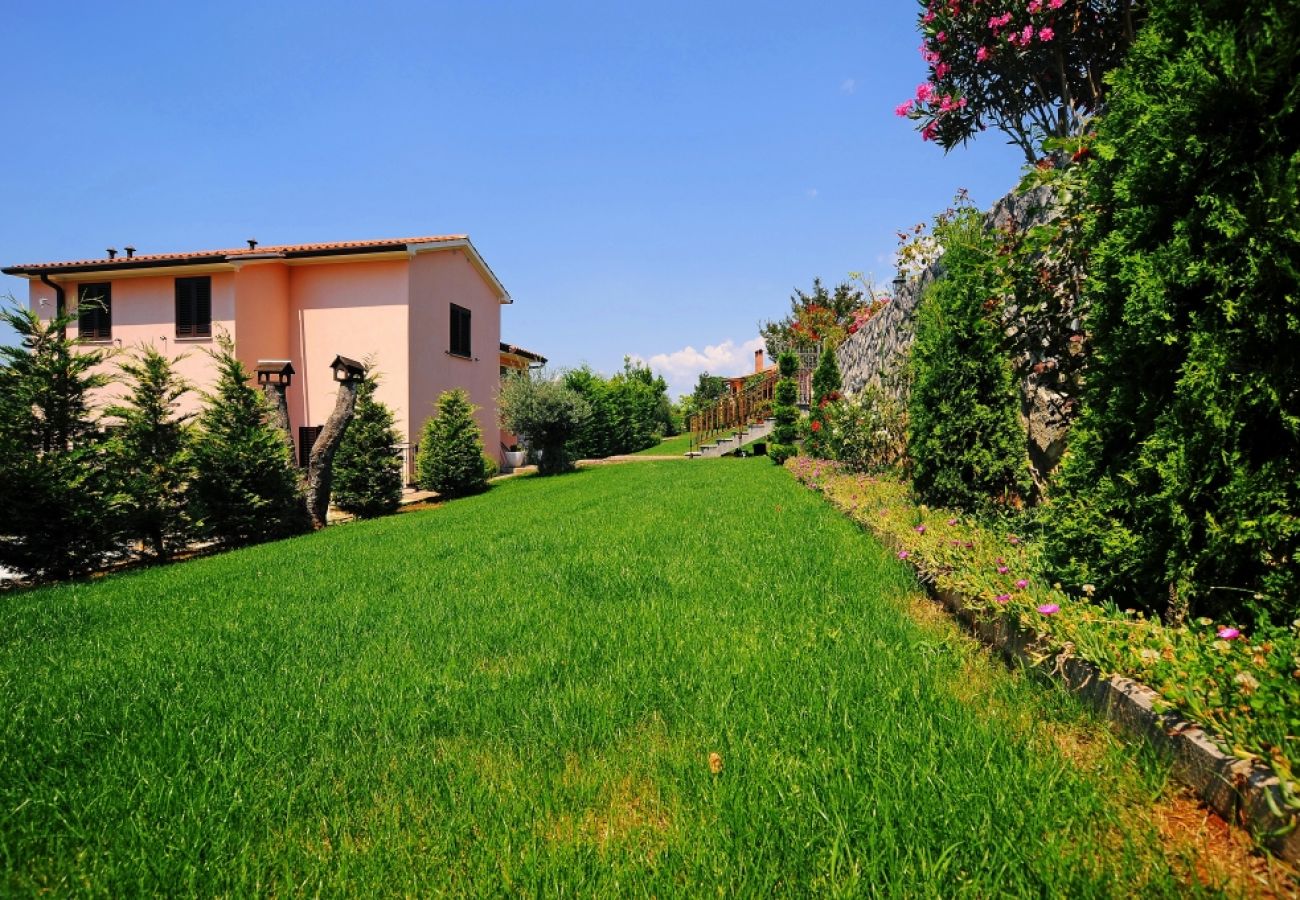 Maison à Ripenda Kras - Maison de vacances dans Ripenda Kras avec loggia, Climatisation, WIFI, Machine à laver (676-1)