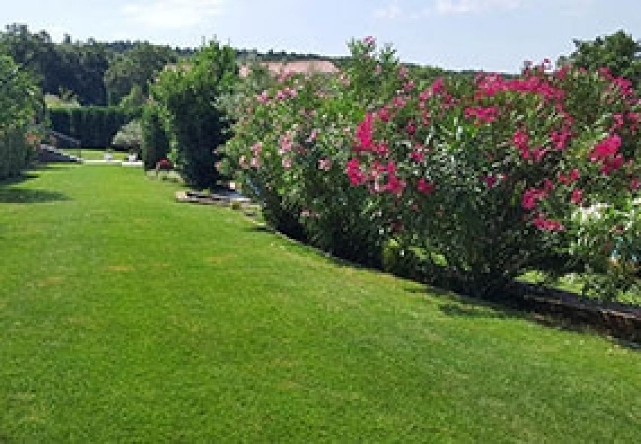 Maison à Ripenda Kras - Maison de vacances dans Ripenda Kras avec loggia, Climatisation, WIFI, Machine à laver (676-1)