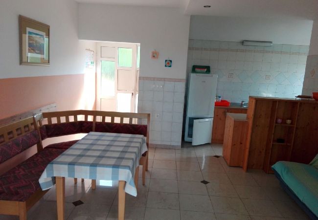 Appartement à Banjol - Appartement dans Banjol avec vue mer, Balcon, Climatisation, WIFI (605-1) Appartement à Banjol - Appartement dans Banjol avec vue mer, Balcon, Climatisation, WIFI (605-1)