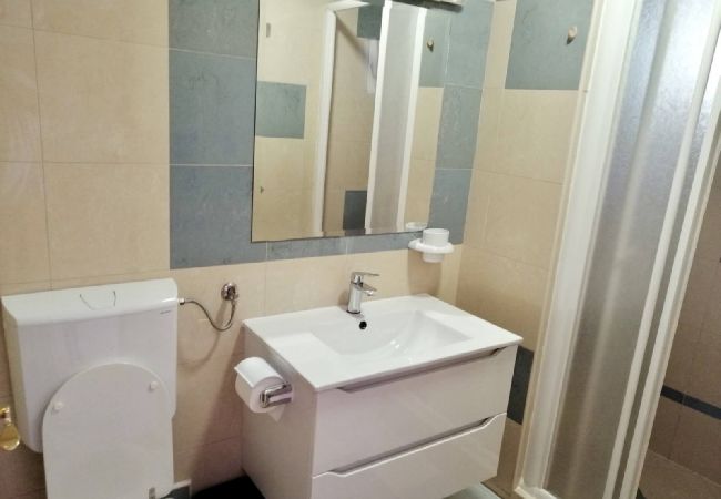 Appartement à Banjol - Appartement dans Banjol avec vue mer, Balcon, Climatisation, WIFI (605-2) Appartement à Banjol - Appartement dans Banjol avec vue mer, Balcon, Climatisation, WIFI (605-2)