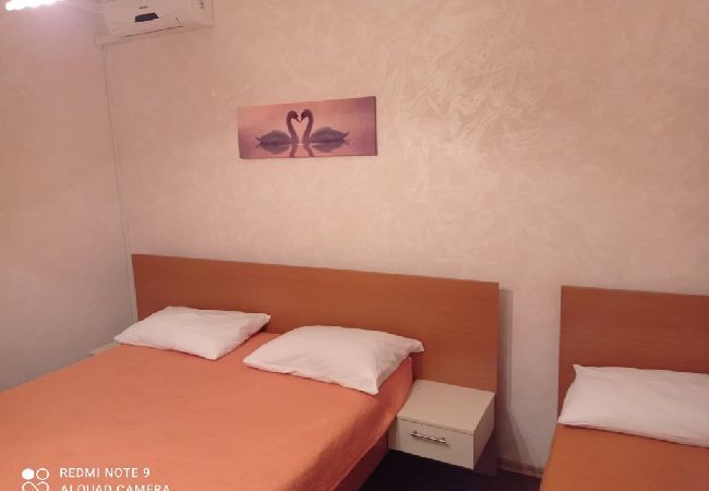 Appartement à Privlaka - Appartement dans Privlaka avec terrasse, Climatisation, WIFI, Machine à laver (821-1) Appartement à Privlaka - Appartement dans Privlaka avec terrasse, Climatisation, WIFI, Machine à laver (821-1)