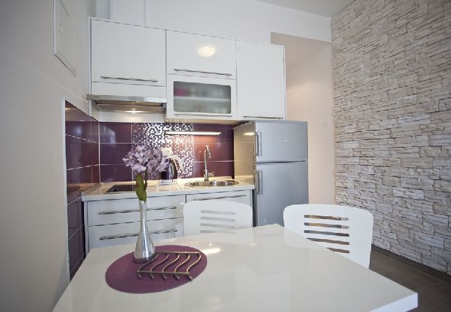 Appartement à Duce - Appartement dans Duće avec vue mer, terrasse, Climatisation, WIFI (850-3) Appartement à Duce - Appartement dans Duće avec vue mer, terrasse, Climatisation, WIFI (850-3)