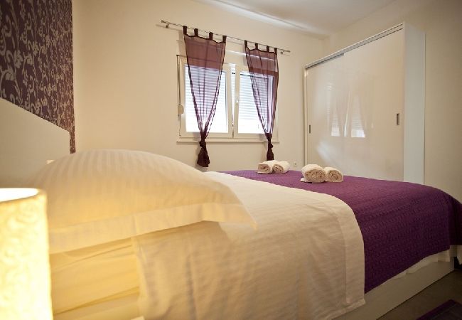 Appartement à Duce - Appartement dans Duće avec vue mer, terrasse, Climatisation, WIFI (850-3) Appartement à Duce - Appartement dans Duće avec vue mer, terrasse, Climatisation, WIFI (850-3)