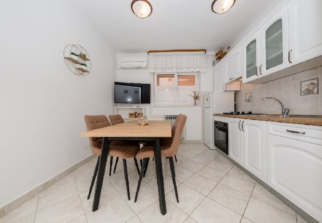 Appartement à Palit - Appartement dans Palit avec terrasse, Climatisation, WIFI, Lave-vaisselle (820-2) Appartement à Palit - Appartement dans Palit avec terrasse, Climatisation, WIFI, Lave-vaisselle (820-2)