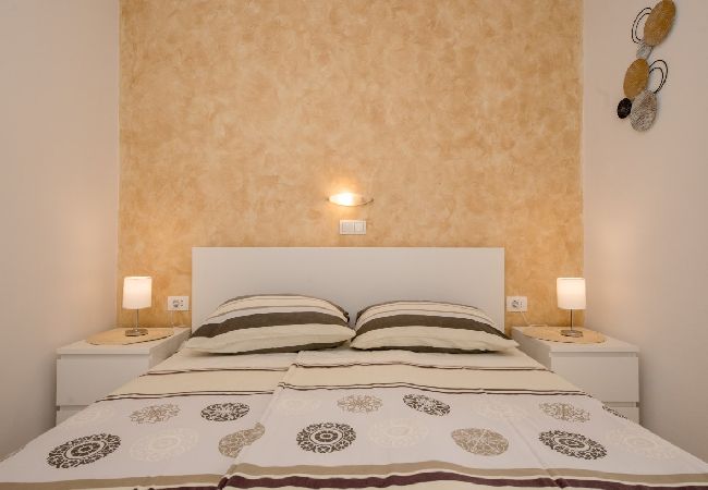 Appartement à Palit - Appartement dans Palit avec terrasse, Climatisation, WIFI, Lave-vaisselle (820-2) Appartement à Palit - Appartement dans Palit avec terrasse, Climatisation, WIFI, Lave-vaisselle (820-2)