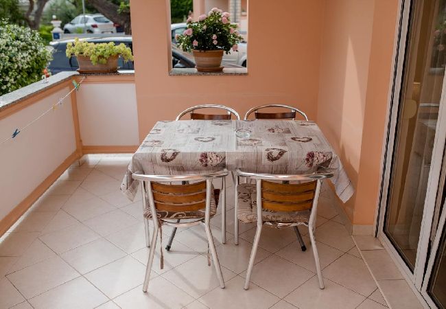 Appartement à Palit - Appartement dans Palit avec terrasse, Climatisation, WIFI, Lave-vaisselle (820-2) Appartement à Palit - Appartement dans Palit avec terrasse, Climatisation, WIFI, Lave-vaisselle (820-2)