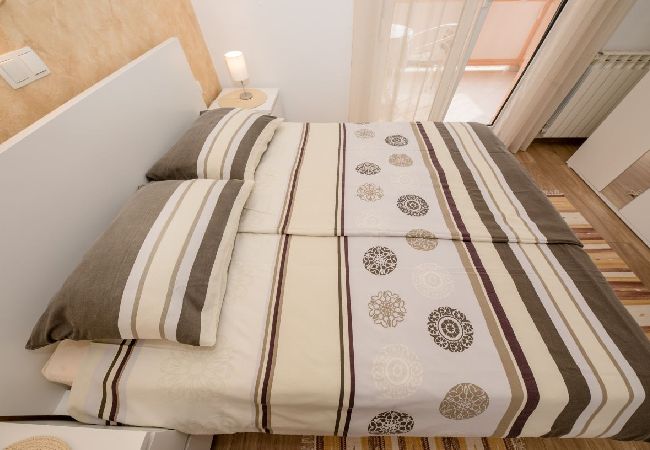 Appartement à Palit - Appartement dans Palit avec terrasse, Climatisation, WIFI, Lave-vaisselle (820-2) Appartement à Palit - Appartement dans Palit avec terrasse, Climatisation, WIFI, Lave-vaisselle (820-2)