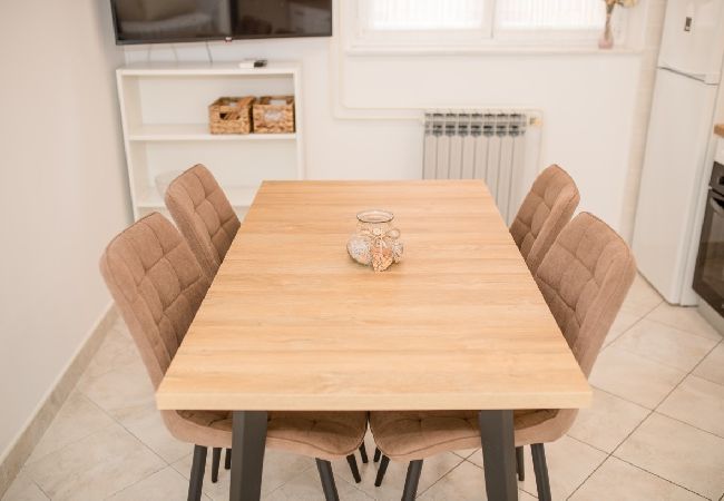 Appartement à Palit - Appartement dans Palit avec terrasse, Climatisation, WIFI, Lave-vaisselle (820-2) Appartement à Palit - Appartement dans Palit avec terrasse, Climatisation, WIFI, Lave-vaisselle (820-2)